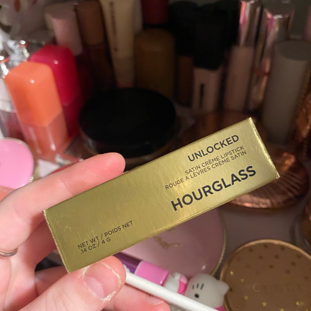 Hourglass Gold Satin Lipstick - Picture 3 of 10